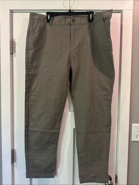 Men's Classic Khaki Chinos - Olive